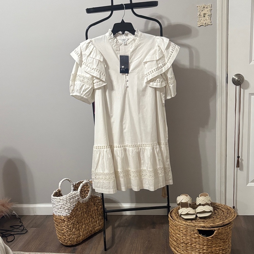 Crown & Ivy White Button-Down Blouse